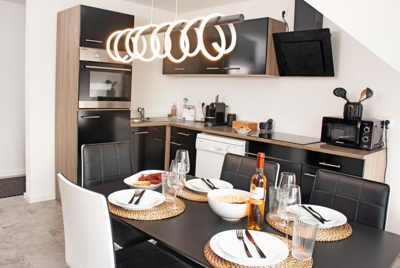 Blackncozy - Design Appartement Mit Boxspringbett Und Balkon Lörrach Екстериор снимка