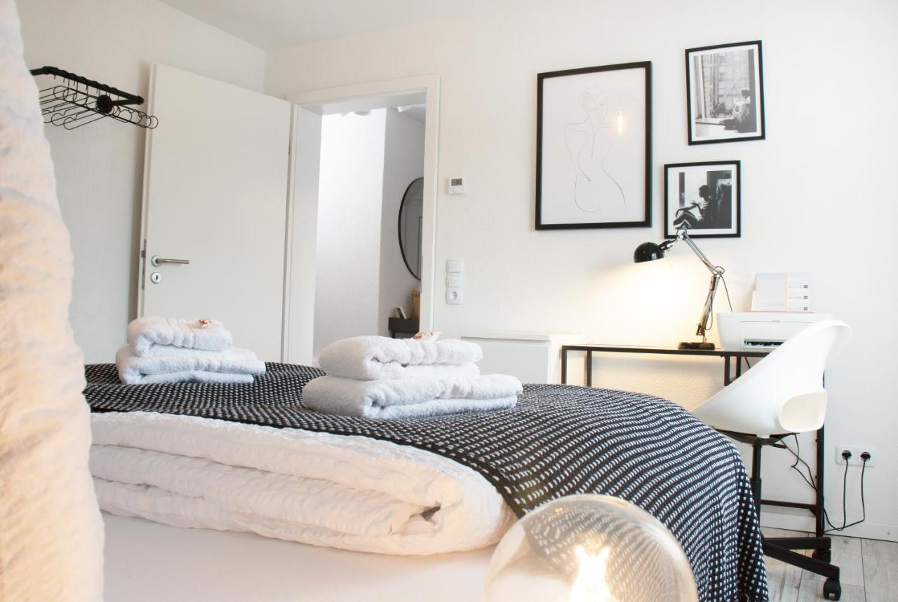 Blackncozy - Design Appartement Mit Boxspringbett Und Balkon Lörrach Екстериор снимка